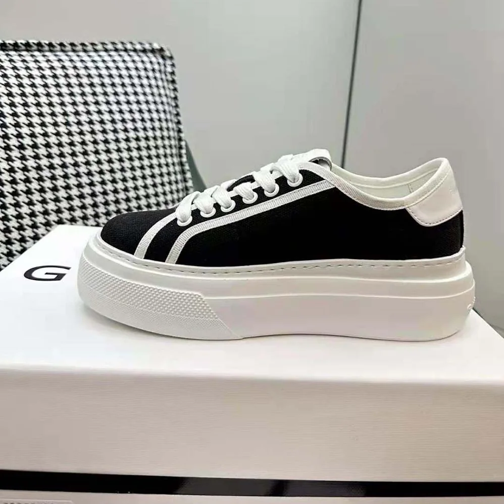 Givenchy City Platform Sneakers in Canvas for Women in Black Givenchy City Platform Sneakers in Canvas for Women in Black