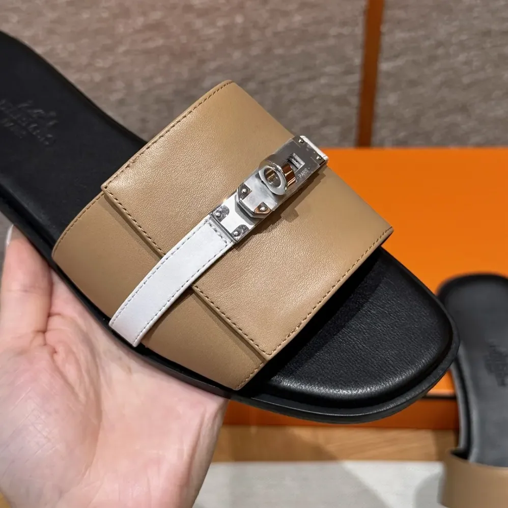 Hermes Giulia sandal for Unisex in Sandy/White Hermes Giulia sandal for Unisex in Sandy/White