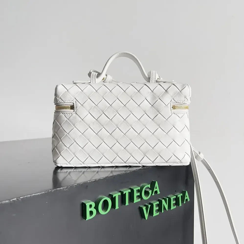 Bottega Veneta Bang Bang Vanity Case for Women in White Bottega Veneta Bang Bang Vanity Case for Women in White