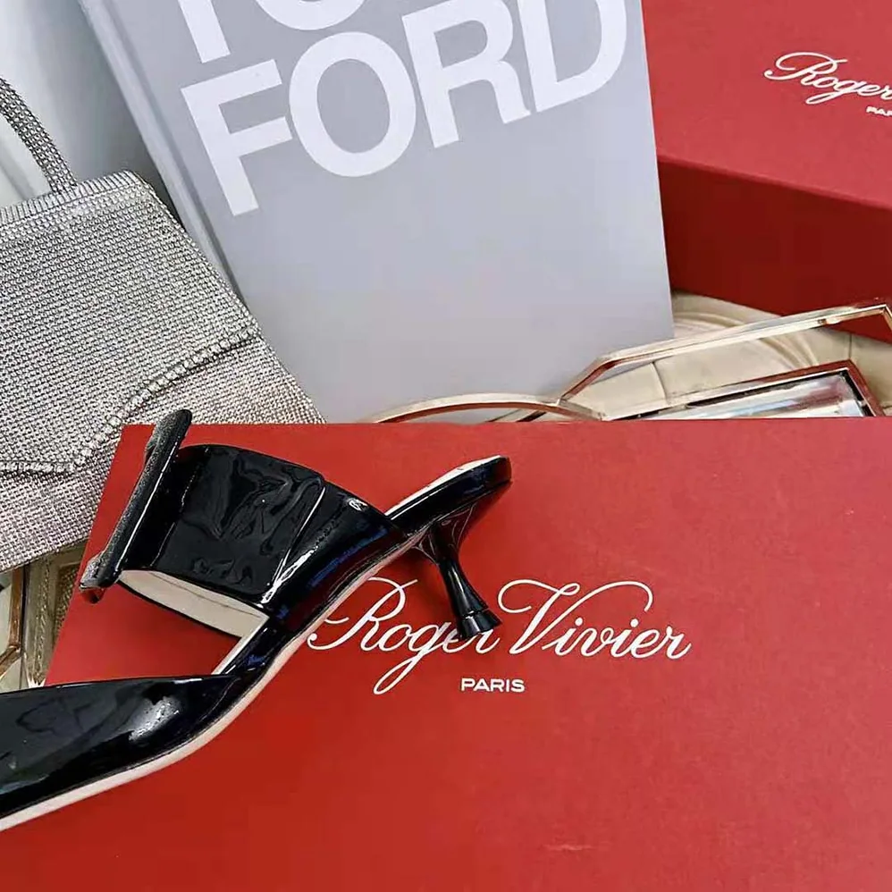 Roger Vivier Viv' In The City Mules in Patent Leather for Women in Black