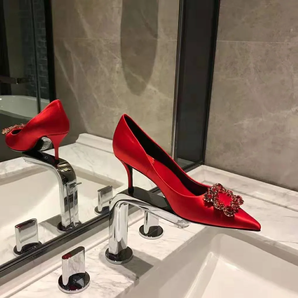 Roger Vivier Silk Flower Strass Pumps 6.6 cm Heel for Women in Red Roger Vivier Silk Flower Strass Pumps 6.6 cm Heel for Women in Red