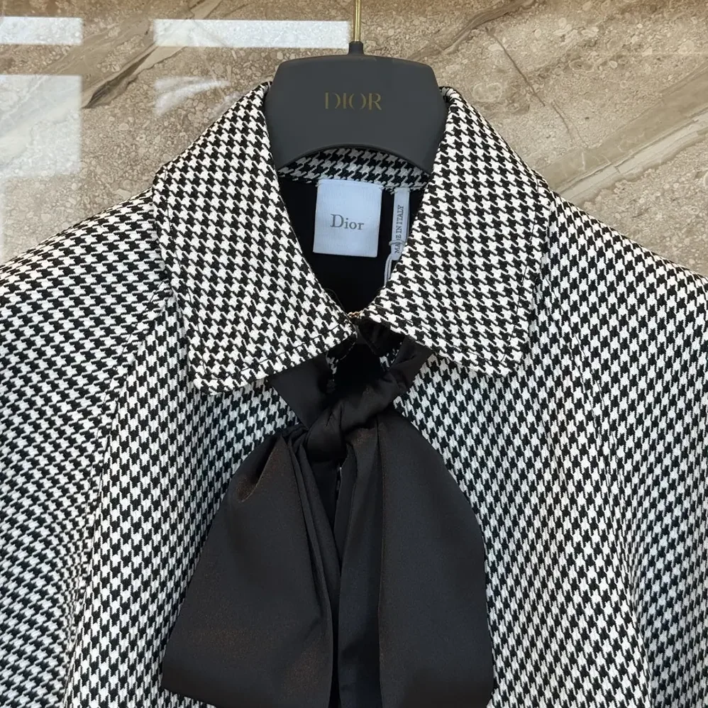 Dior Cape with Tied Neckline Black and White Houndstooth Silk-Virgin for Women in Wool Blend