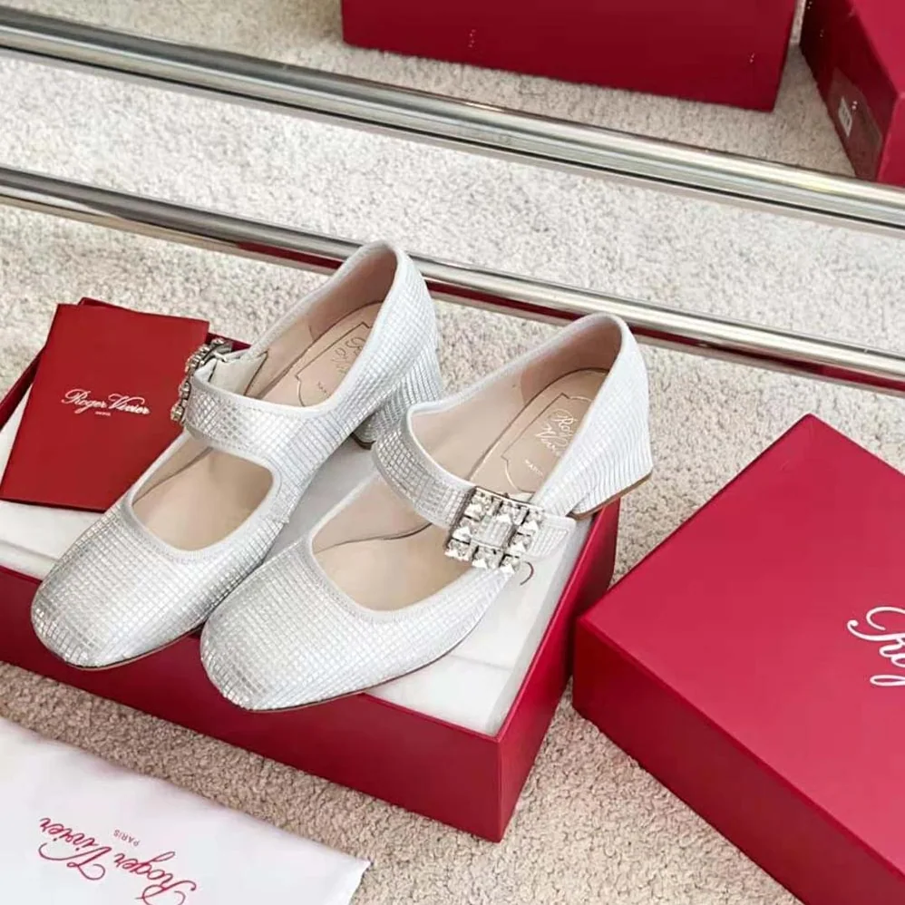 Roger Vivier Trés Vivier Strass Buckle Babies Pumps in Fabric for Women in Silver Roger Vivier Trés Vivier Strass Buckle Babies Pumps in Fabric for Women in Silver