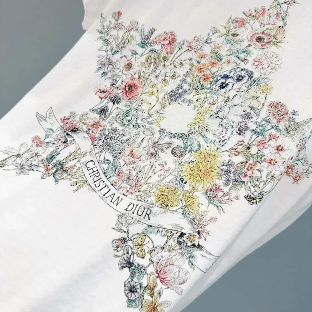 Dior T-Shirt White Cotton and Linen Jersey with Multicolor Dior Star Motif for Women Dior T-Shirt White Cotton and Linen Jersey with Multicolor Dior Star Motif for Women