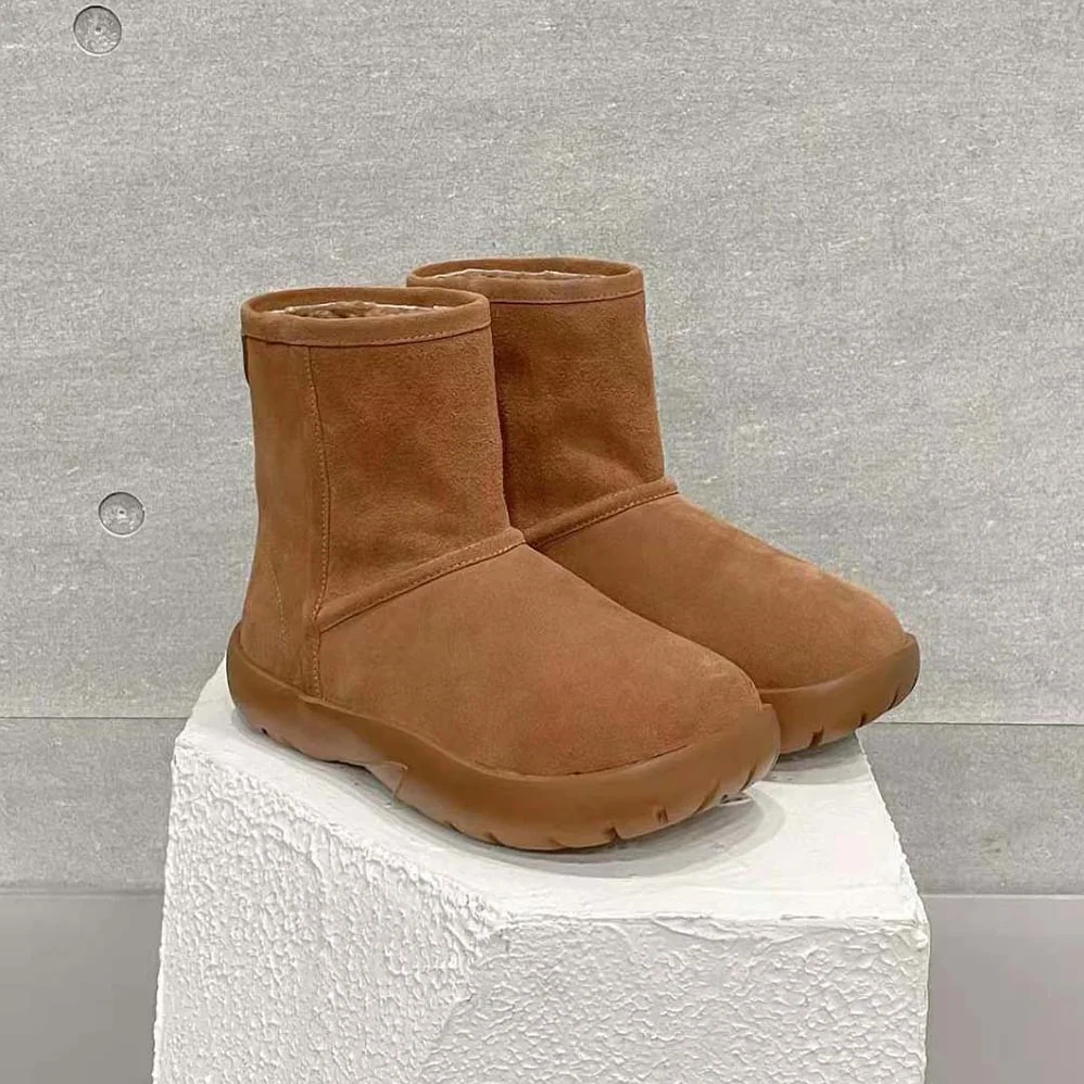 Bottega Veneta Snap Ankle Boot Realised in Shearling Calfskin for Unisex Bottega Veneta Snap Ankle Boot Realised in Shearling Calfskin for Unisex