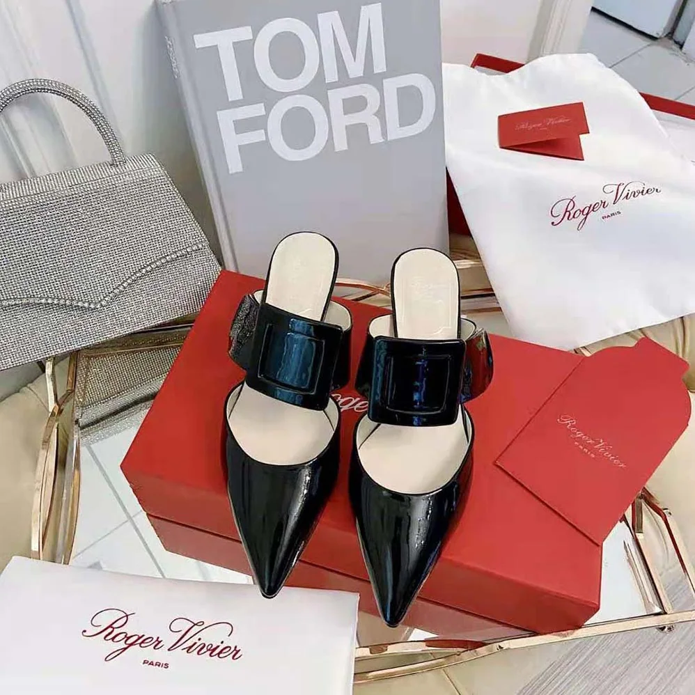 Roger Vivier Viv' In The City Mules in Patent Leather for Women in Black