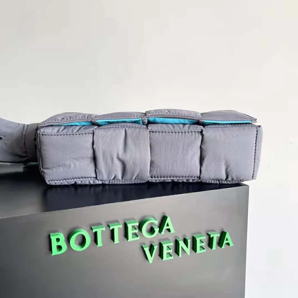 Bottega Veneta Padded Tech Cassette Medium Padded Intreccio Nylon Crossbody Bag for Men in Gray Bottega Veneta Padded Tech Cassette Medium Padded Intreccio Nylon Crossbody Bag for Men in Gray