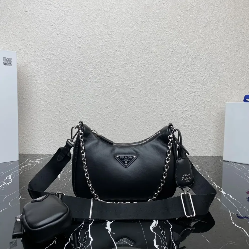Prada Padded Nappa-leather Prada Re-Edition 2005 Shoulder Bag for Women in Black Prada Padded Nappa-leather Prada Re-Edition 2005 Shoulder Bag for Women in Black