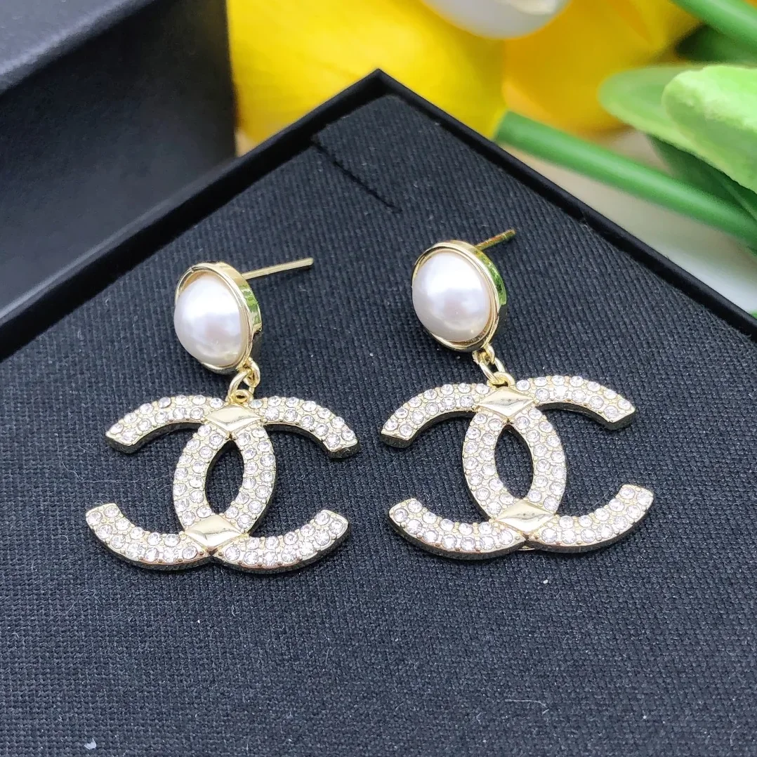 Chanel C in Shaped Earrings Gold Chanel C in Shaped Earrings Gold