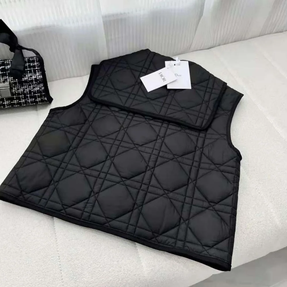 Dior Sleeveless Cropped Macrocannage Vest Navy Blue Quilted Technical Taffeta for Women Dior Sleeveless Cropped Macrocannage Vest Navy Blue Quilted Technical Taffeta for Women