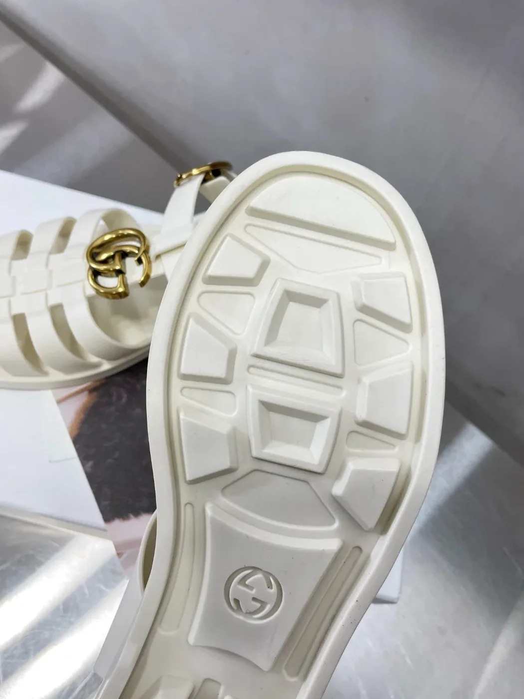 Gucci Rubber Buckle Strap Sandal White for Men Gucci Rubber Buckle Strap Sandal White for Men