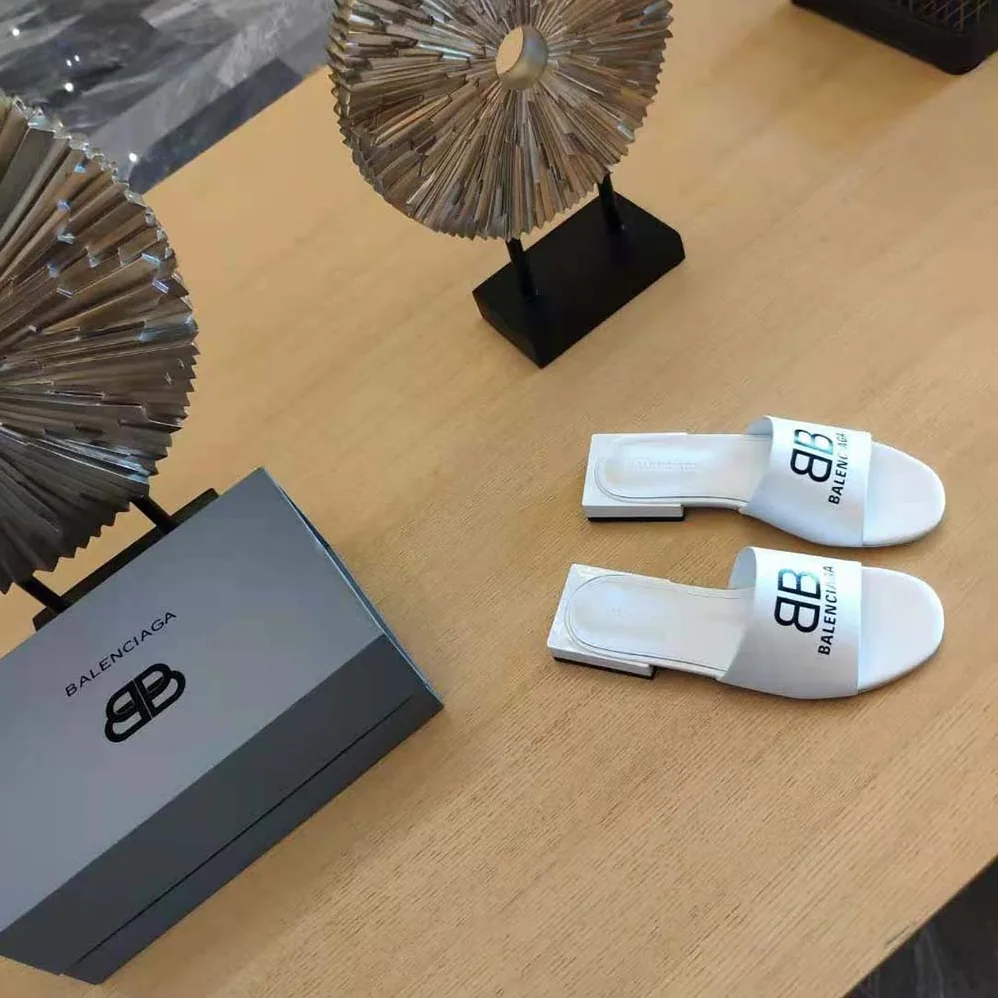 Balenciaga Box Sandal in White and Black Soft Nappa Sheepskin for Women Balenciaga Box Sandal in White and Black Soft Nappa Sheepskin for Women