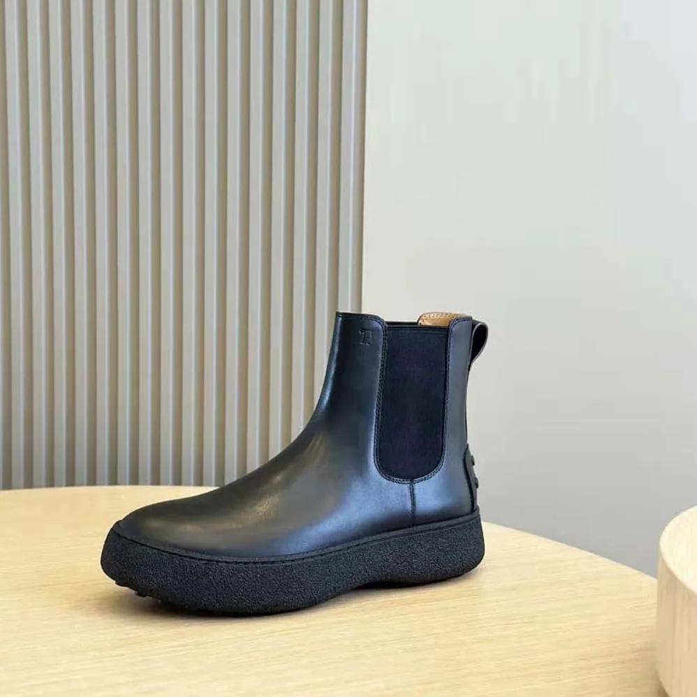 Tod's W. G. Chelsea Boots in Leather for Men in Black Tod's W. G. Chelsea Boots in Leather for Men in Black
