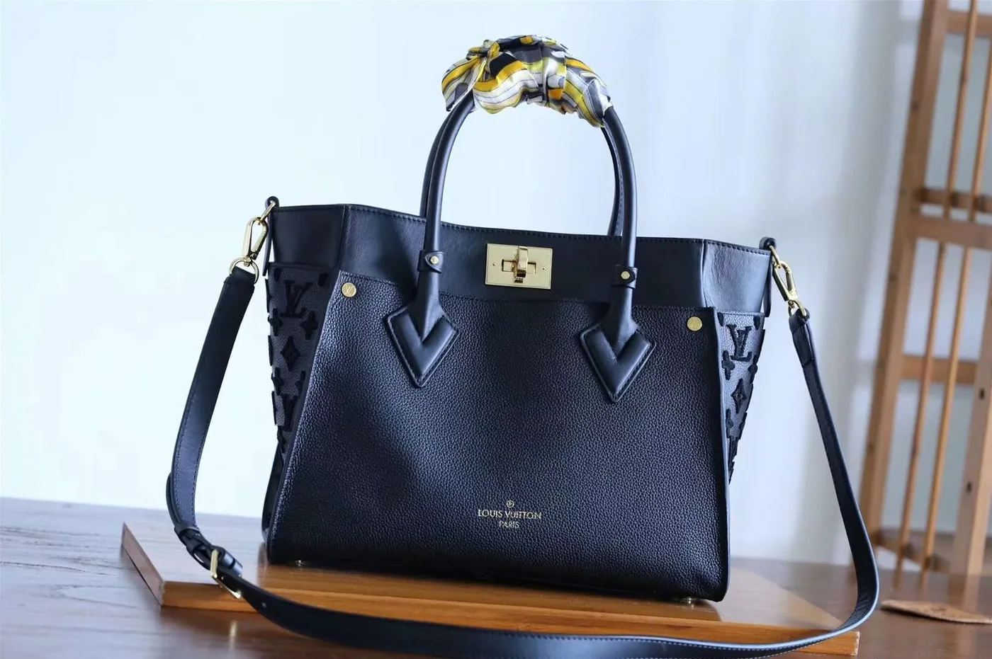 Louis Vuitton On My Side Black / Louis Vuitton On My Side Black /