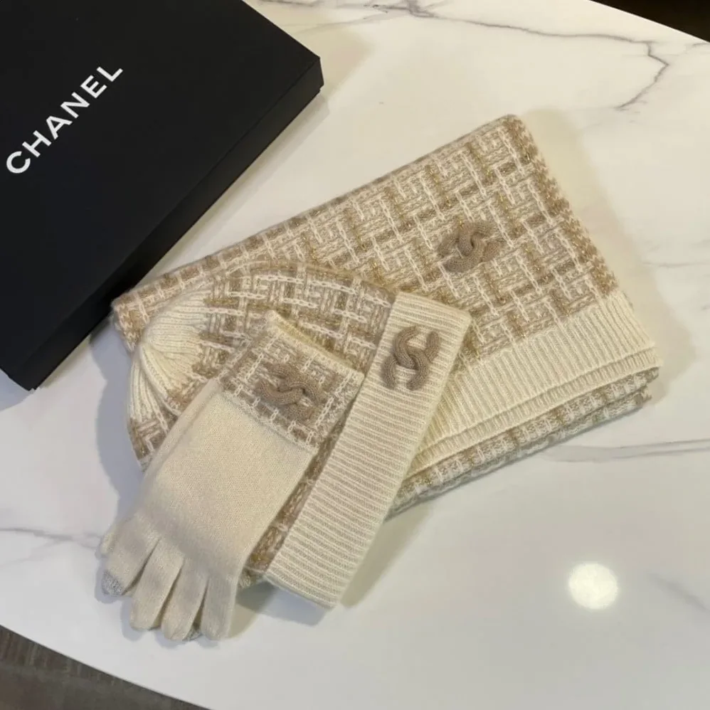 Chanel Monochrome Winter Knit Set Hat, Scarf And Gloves Beige Chanel Monochrome Winter Knit Set Hat, Scarf And Gloves Beige