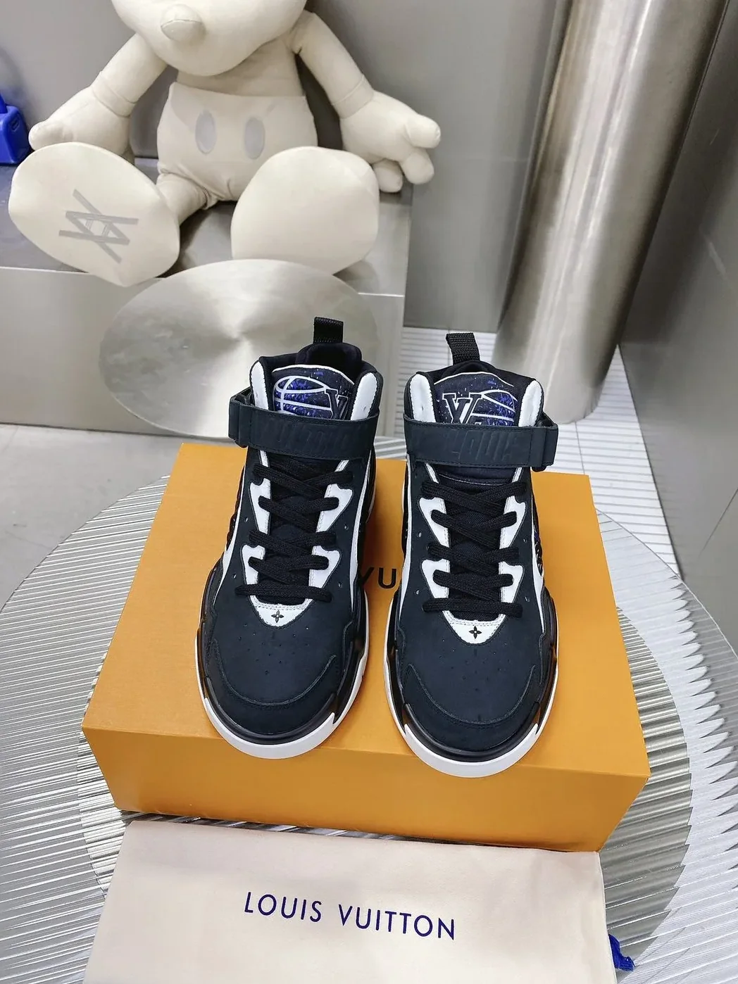 Louis Vuitton Sneaker LV Trainer 2 Black for Women