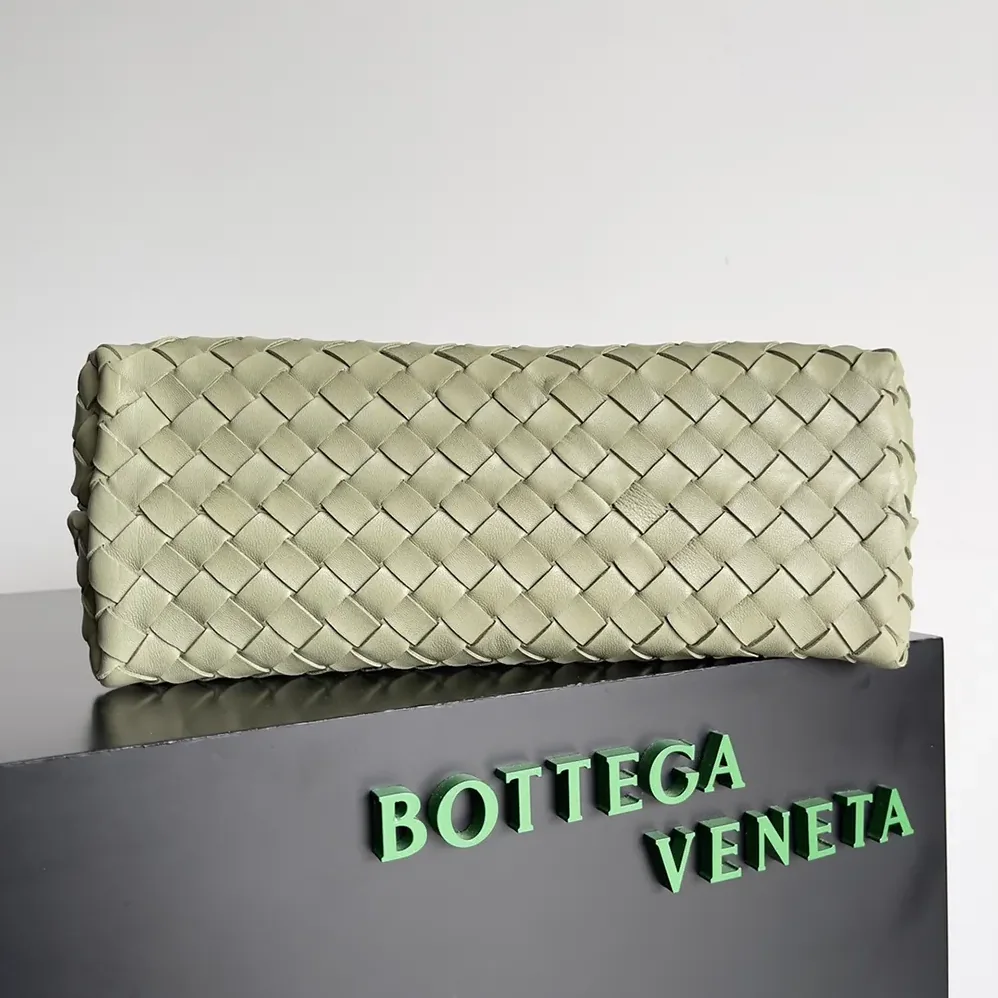 Bottega Veneta Medium Andiamo in Supple Intrecciato Leather for Women in Travertine