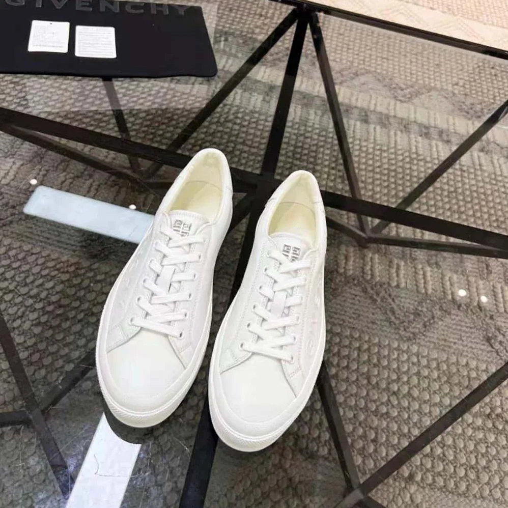 Givenchy City Sport Sneakers in GIVENCHY Leather for Men in White Givenchy City Sport Sneakers in GIVENCHY Leather for Men in White