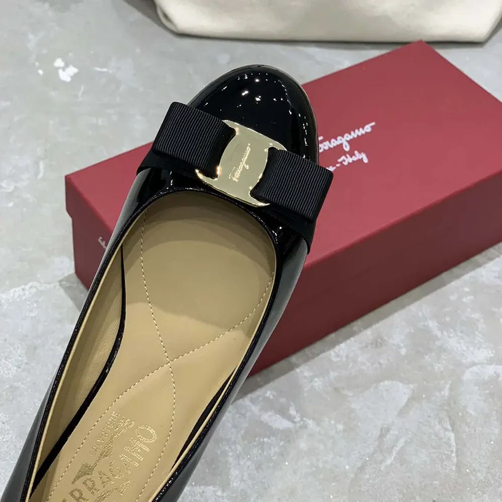 Salvatore Ferragamo Varina Ballet Flat for Women in Black Salvatore Ferragamo Varina Ballet Flat for Women in Black