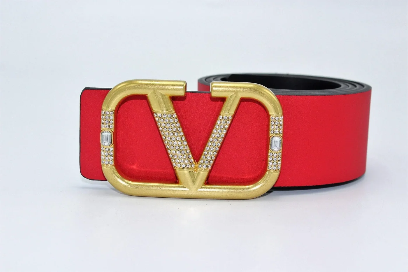 REVERSIBLE V DIAMOND LOGO SIGNATURE BELT IN GLOSSY CALFSKIN