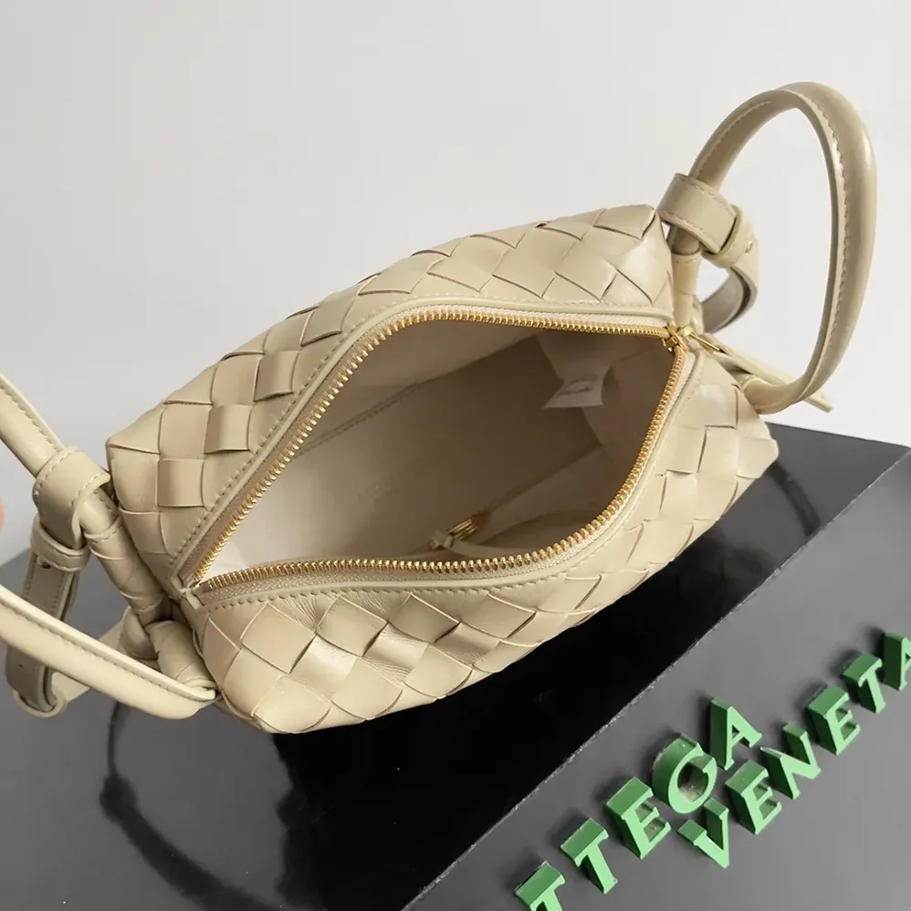 Bottega Veneta Top Handle Loop in Intrecciato Leather for Women in Light Beige