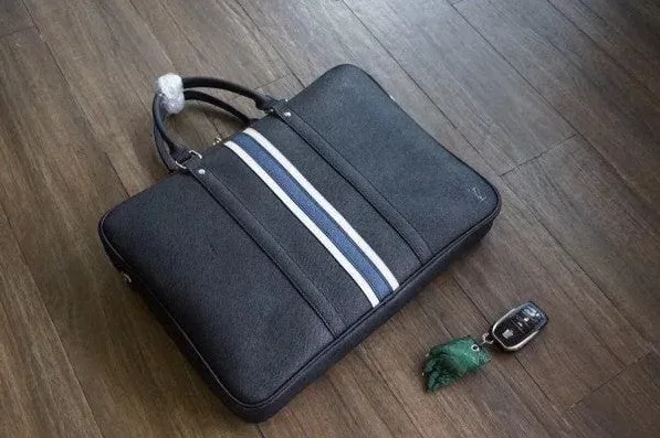 Amazing Porte-Documents Voyage PM Taiga Leather