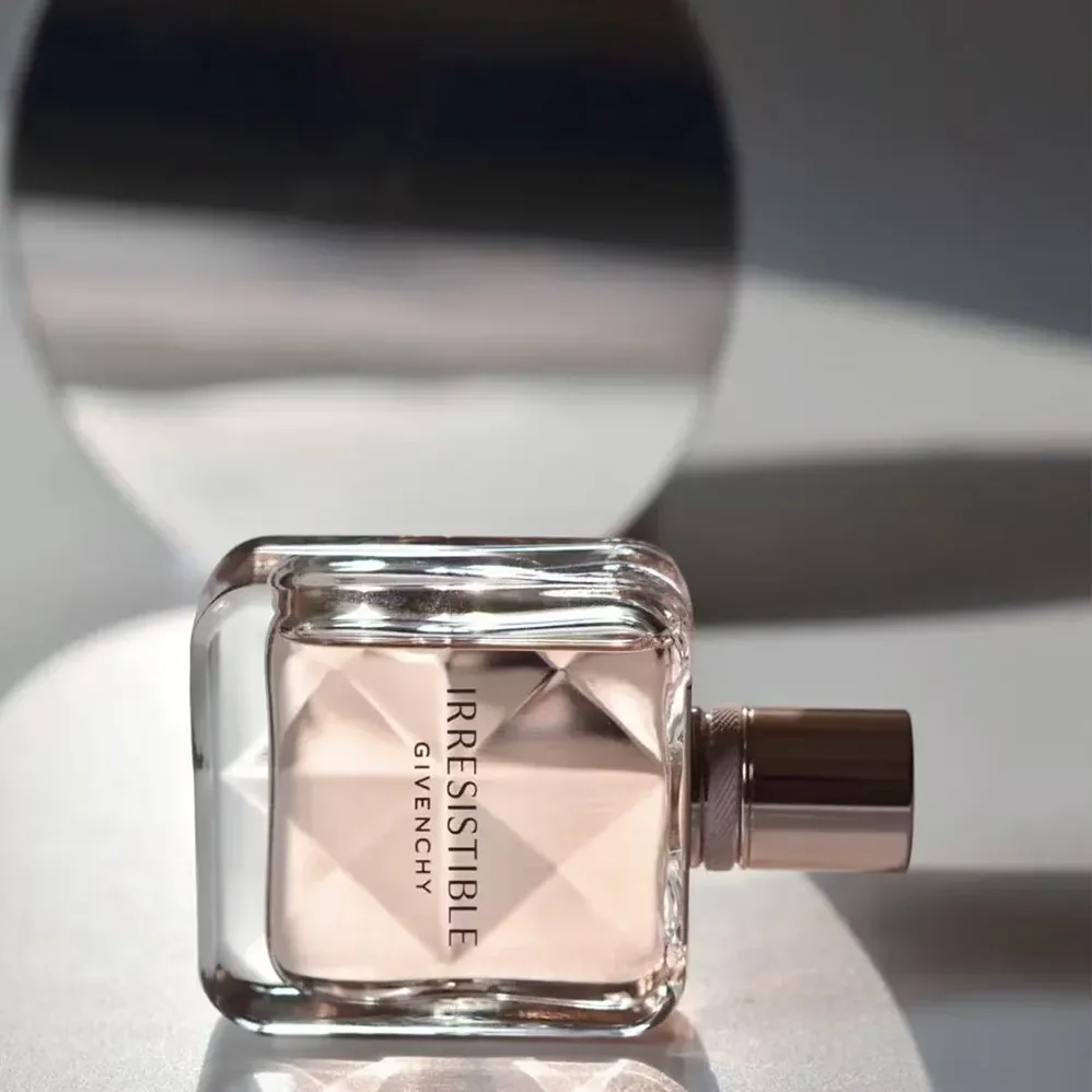 Givenchy Irresistible Eau de Parfum Fruity Woody Floral for Women
