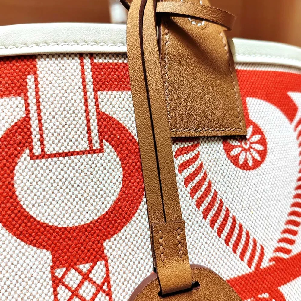 Hermes Steeple 25 Ecru Tote Bag for Unisex in Orange