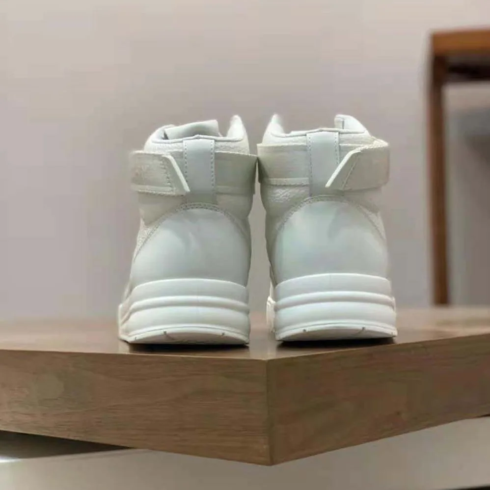 Givenchy G4 High Top Sneakers in Leather for Men in White