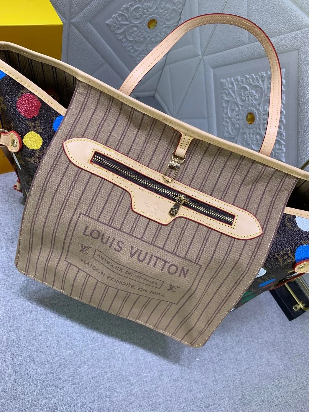 Louis Vuitton LV X YK Neverfull MM / Louis Vuitton LV X YK Neverfull MM /