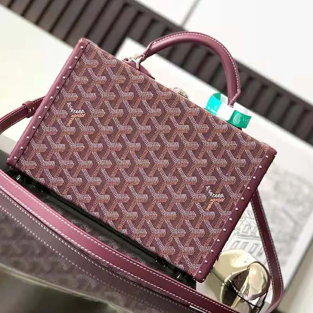 Goyard Sac Malle Grand Hôtel in Goyardine Canvas & Clamecy Calfskin for Women in Maroon Goyard Sac Malle Grand Hôtel in Goyardine Canvas & Clamecy Calfskin for Women in Maroon