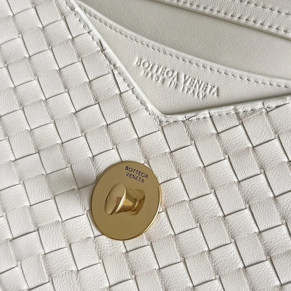 Bottega Veneta Knot Lock in Intrecciato Piccolo Leather for Women in White