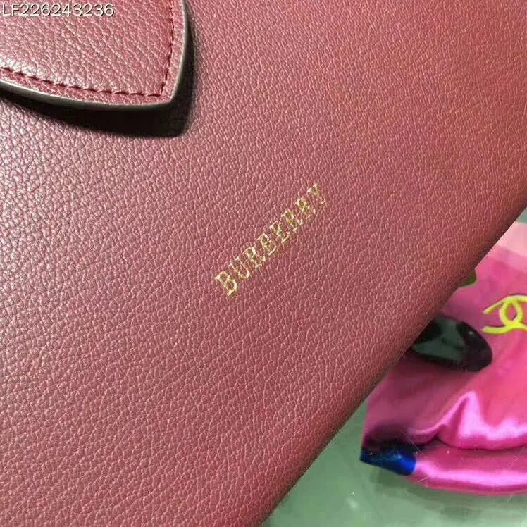 Burberry Medium Buckle Tote in Grainy Leather in Maroon