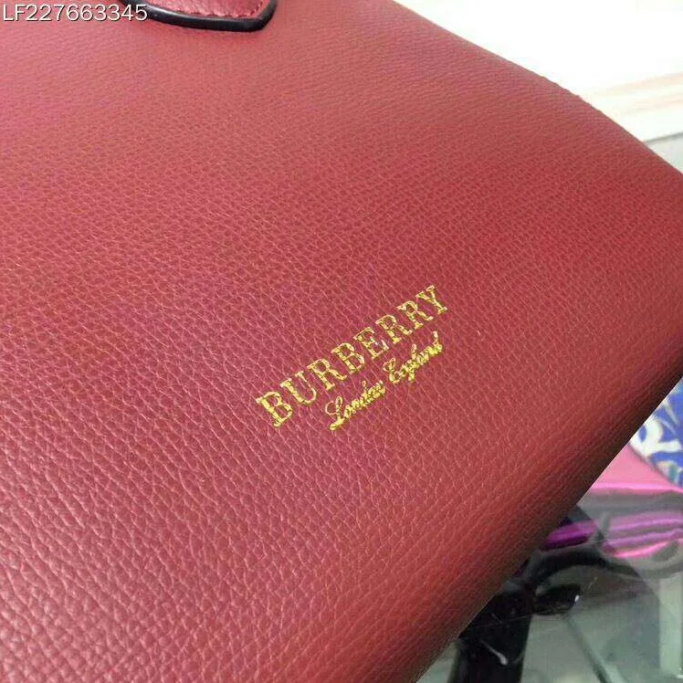 Burberry Small Banner Bag in Leather and House Check in Red