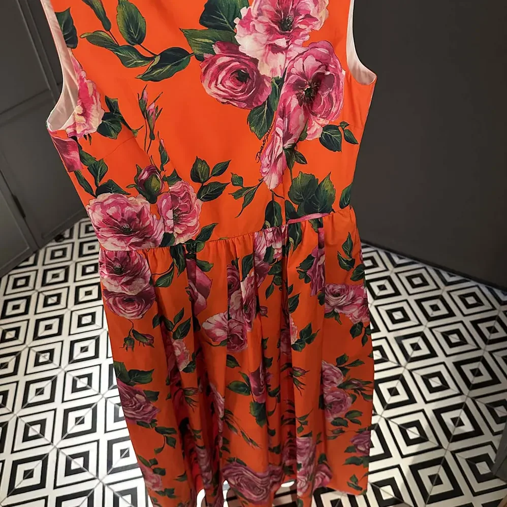 Dolce Gabbana D&G Cotton Calf-length Babydoll Dress with Rose Print for Women Dolce Gabbana D&G Cotton Calf-length Babydoll Dress with Rose Print for Women