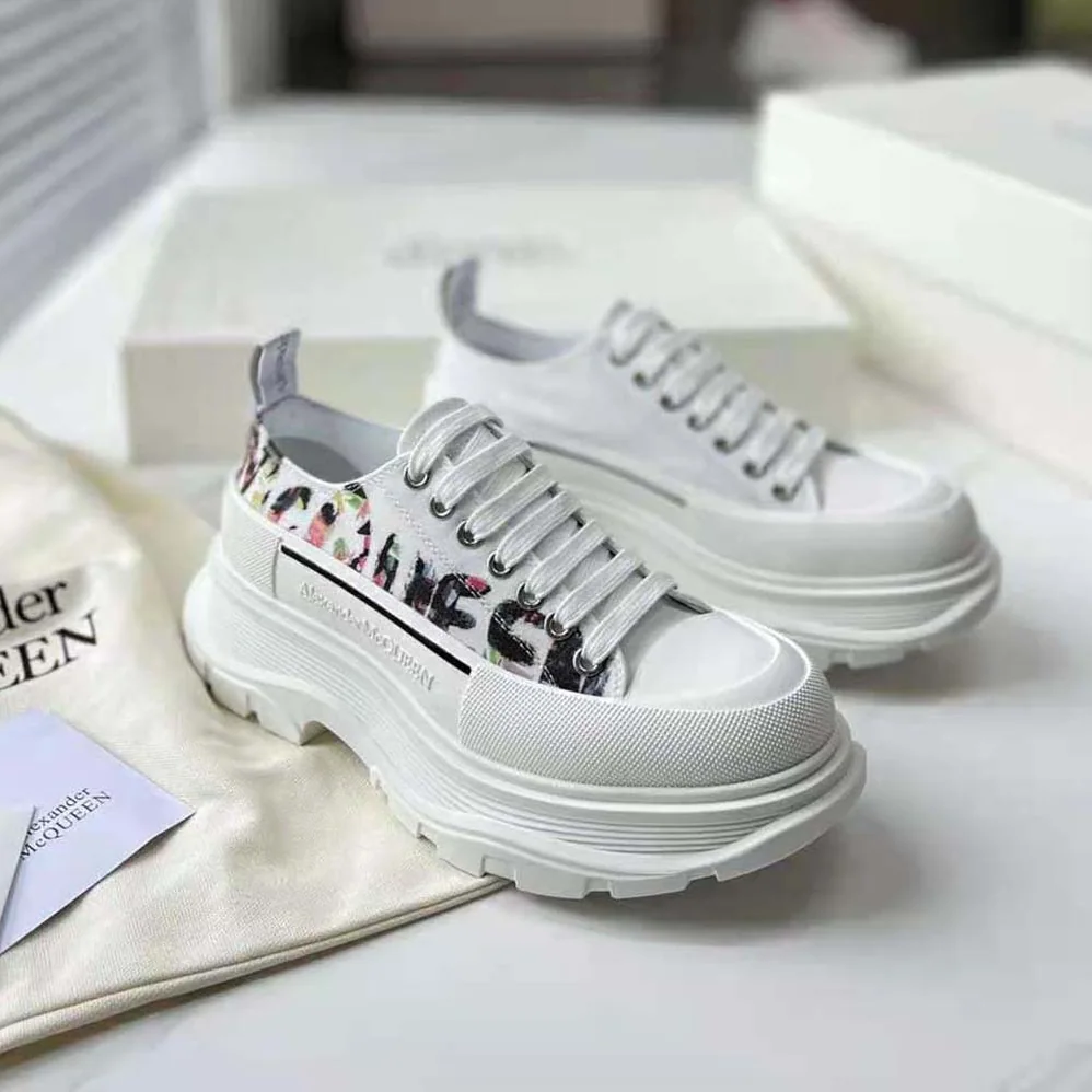 Alexander Mcqueen Tread Slick Lace for Unisex in up in White Alexander Mcqueen Tread Slick Lace for Unisex in up in White