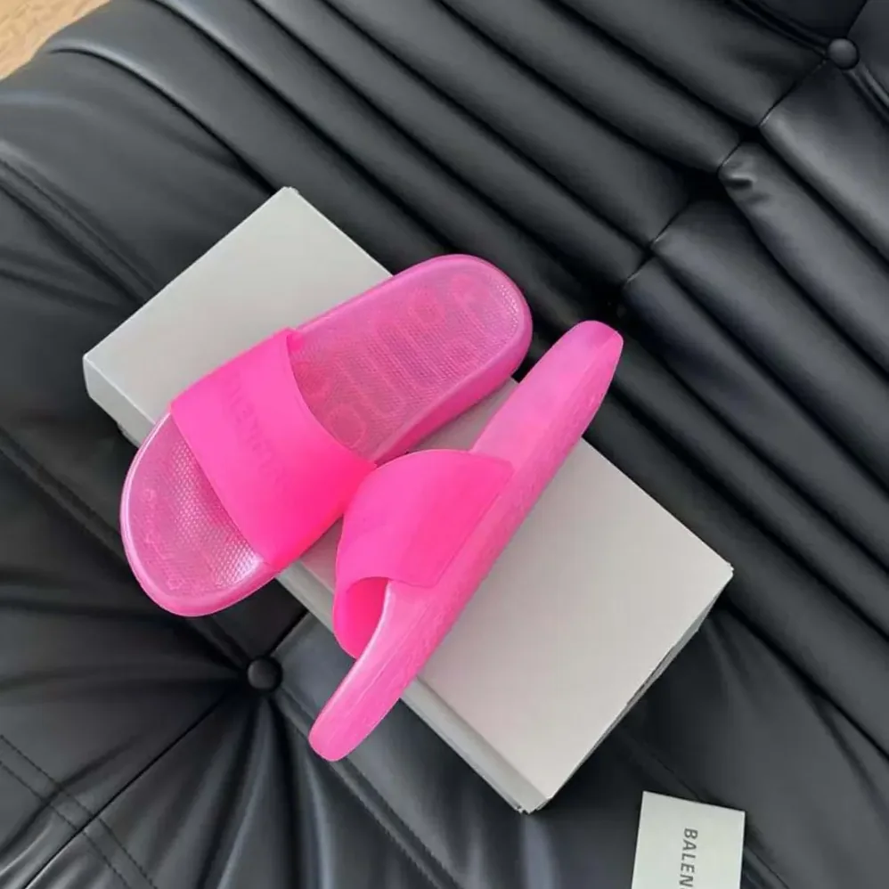 Balenciaga Pool Transparent Slide Sandal in Pink Rubber for Unisex Balenciaga Pool Transparent Slide Sandal in Pink Rubber for Unisex