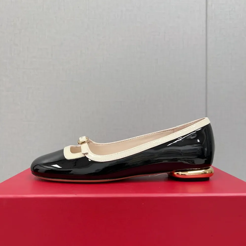 Roger Vivier Viv' Podium Ballerinas in Patent Leather for Women in Black Roger Vivier Viv' Podium Ballerinas in Patent Leather for Women in Black