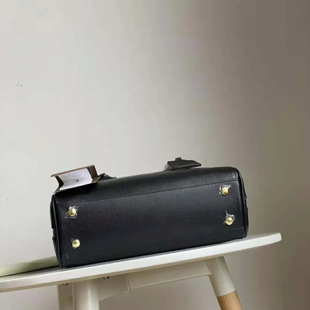 Burberry Medium Leather Half Cube Bag for Women in Black Burberry Medium Leather Half Cube Bag for Women in Black
