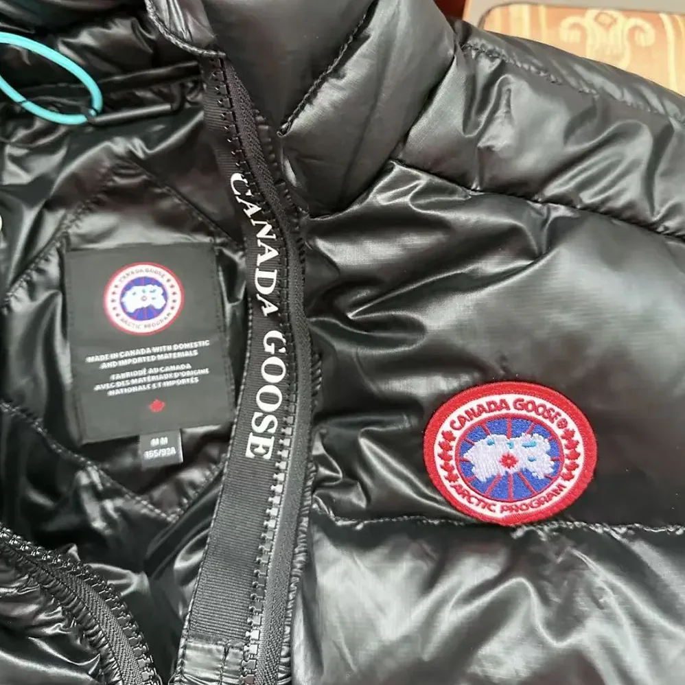 Canada Goose Crofton Vest with Recycled Feather-Light-Ripstop for Women in Black Canada Goose Crofton Vest with Recycled Feather-Light-Ripstop for Women in Black