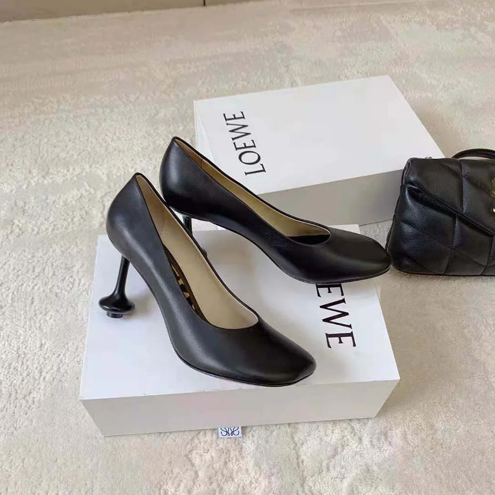 Loewe Toy Pump in Goatskin for Women in Black