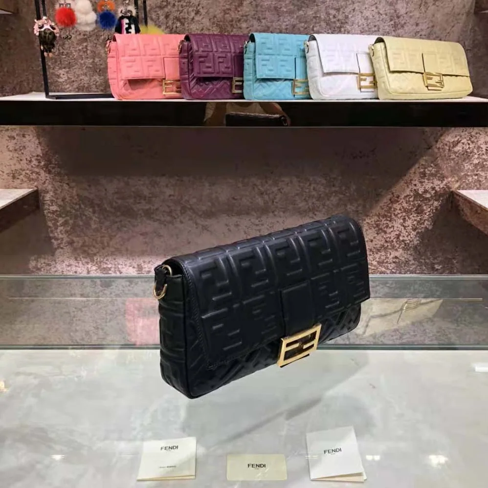 Fendi Iconic Large Baguette Leather Bag for Women in Black Fendi Iconic Large Baguette Leather Bag for Women in Black