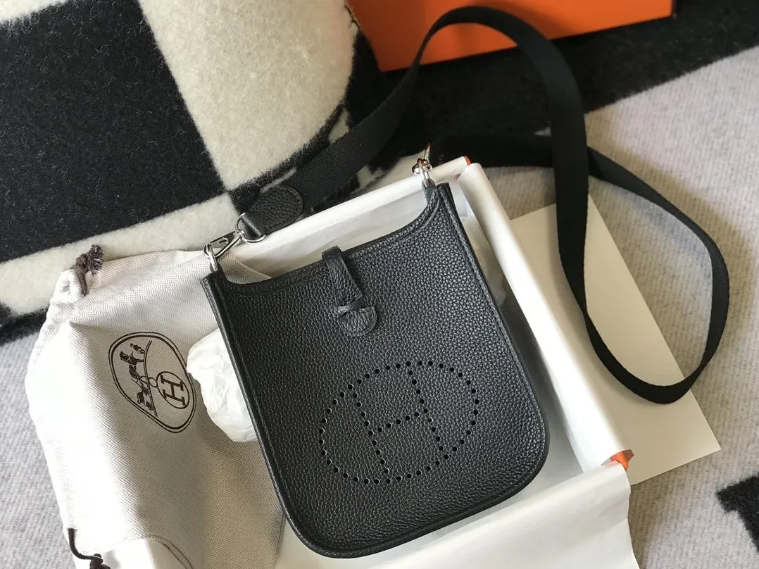 Hermes Evelyne 16 Amazone Shoulder Bag in Black Palladium Hardware Hermes Evelyne 16 Amazone Shoulder Bag in Black Palladium Hardware