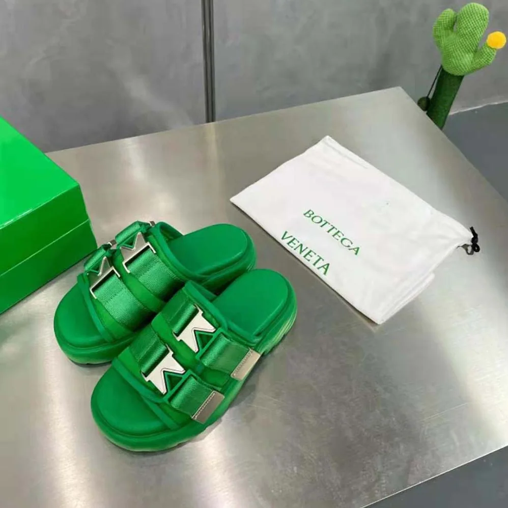 Bottega Veneta Flash Padded Technical Fabric Flat Sandals for Women in Green Bottega Veneta Flash Padded Technical Fabric Flat Sandals for Women in Green