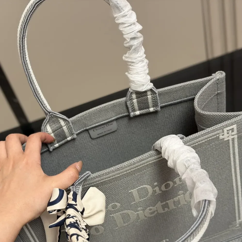 Dior Medium Dior Book Tote with Strap Blue-Greige No Dior No Dietrich Embroidery for Women Dior Medium Dior Book Tote with Strap Blue-Greige No Dior No Dietrich Embroidery for Women