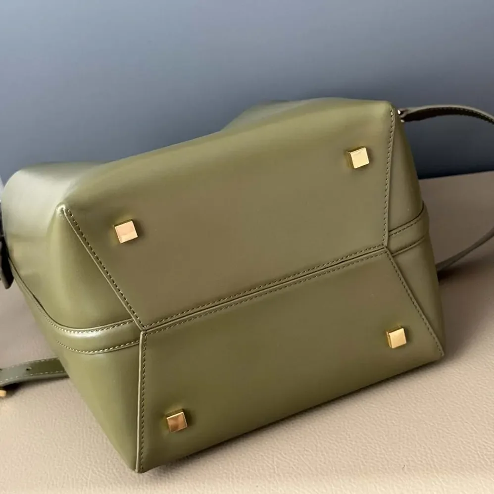 Saint Laurent YSL Le 37 in Shiny Leather for Women in Dark Green Saint Laurent YSL Le 37 in Shiny Leather for Women in Dark Green