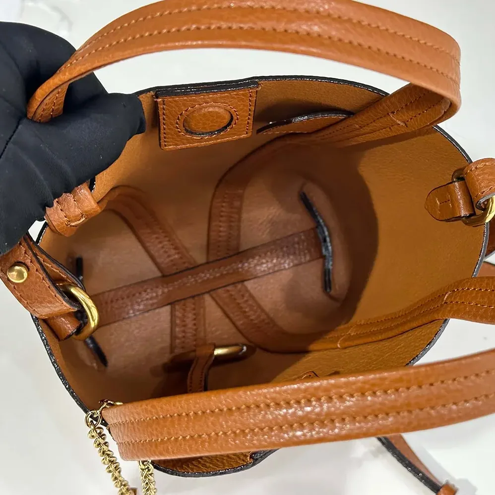 Chloe Small Chloé Spin Tote Bag in Grained Leather for Women in Brown