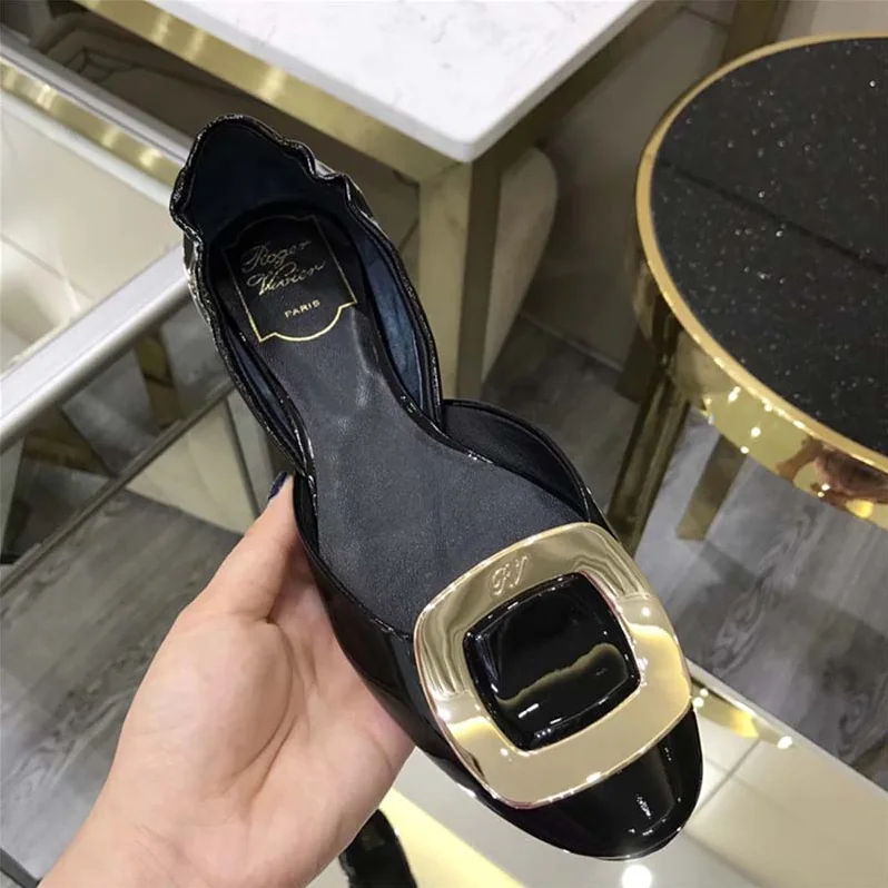 Roger Vivier Shoes Chips Ballerinas in Patent Leather for Women in Black