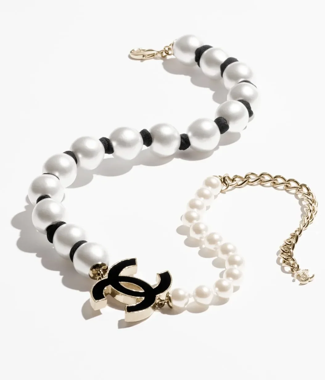 Chanel Pearl Necklace Gold in Toned