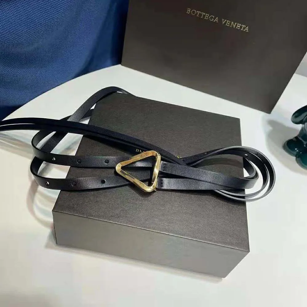 Bottega Veneta Grasp Belt Leather Double Strap for Women in Black